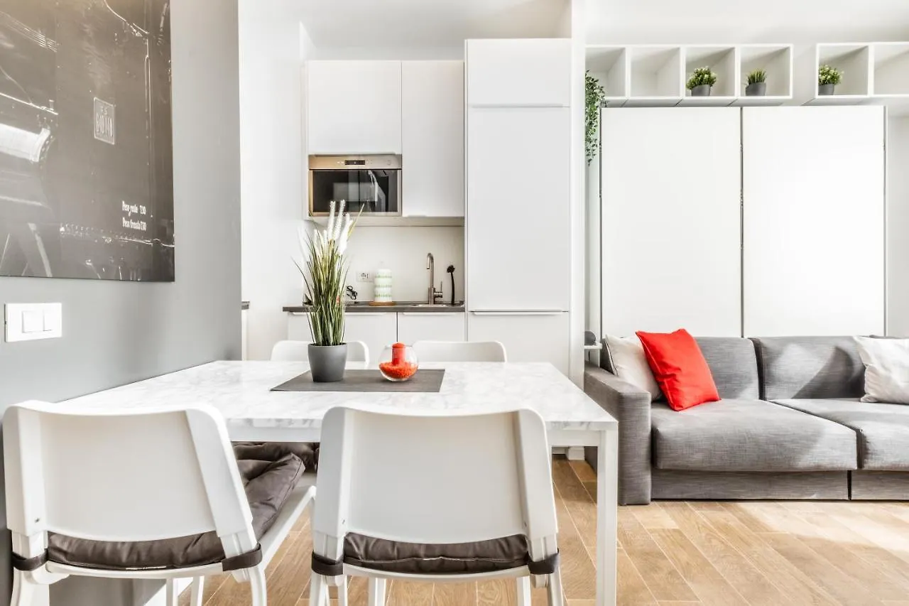 City Life House-Red San Siro & Duomo Apartment Milan