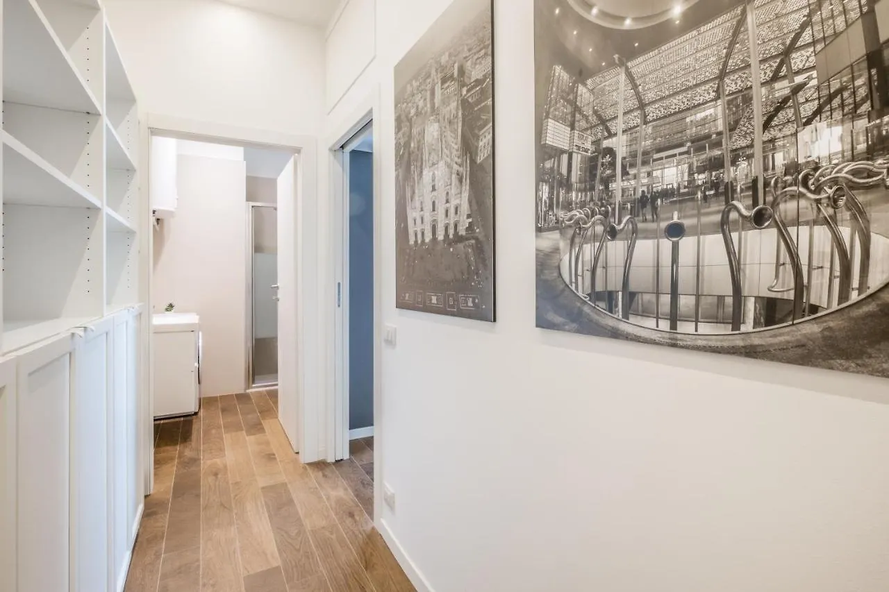 City Life House-Red San Siro & Duomo Apartment Milan Italy